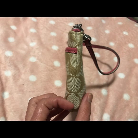 Classy, brand new, flawless coach wristlet - Picture 6 of 7